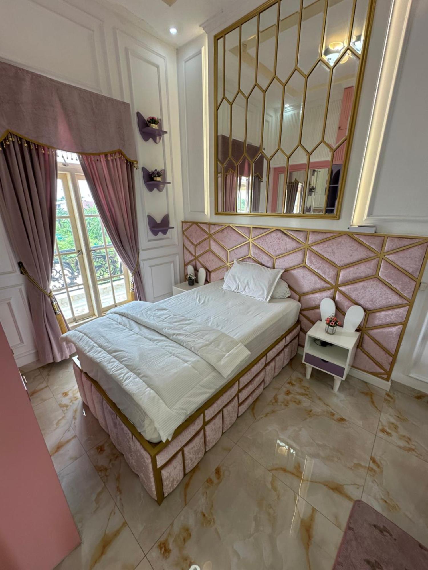 Villa Rumah Putih Jogja Γιογκιακάρτα Εξωτερικό φωτογραφία