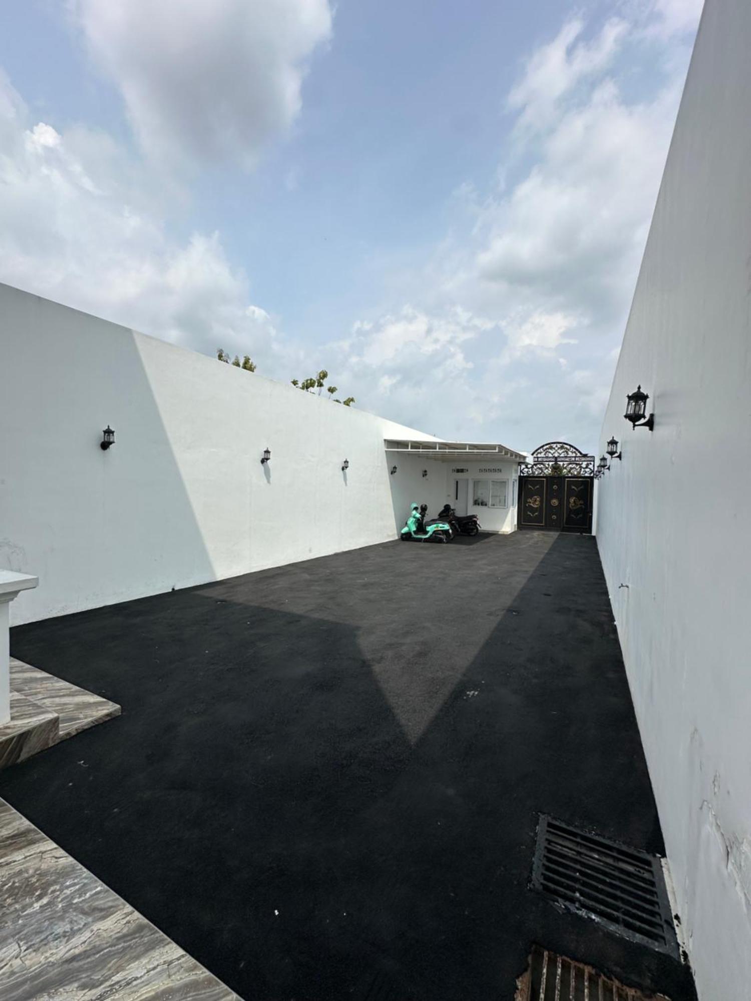 Villa Rumah Putih Jogja Γιογκιακάρτα Εξωτερικό φωτογραφία